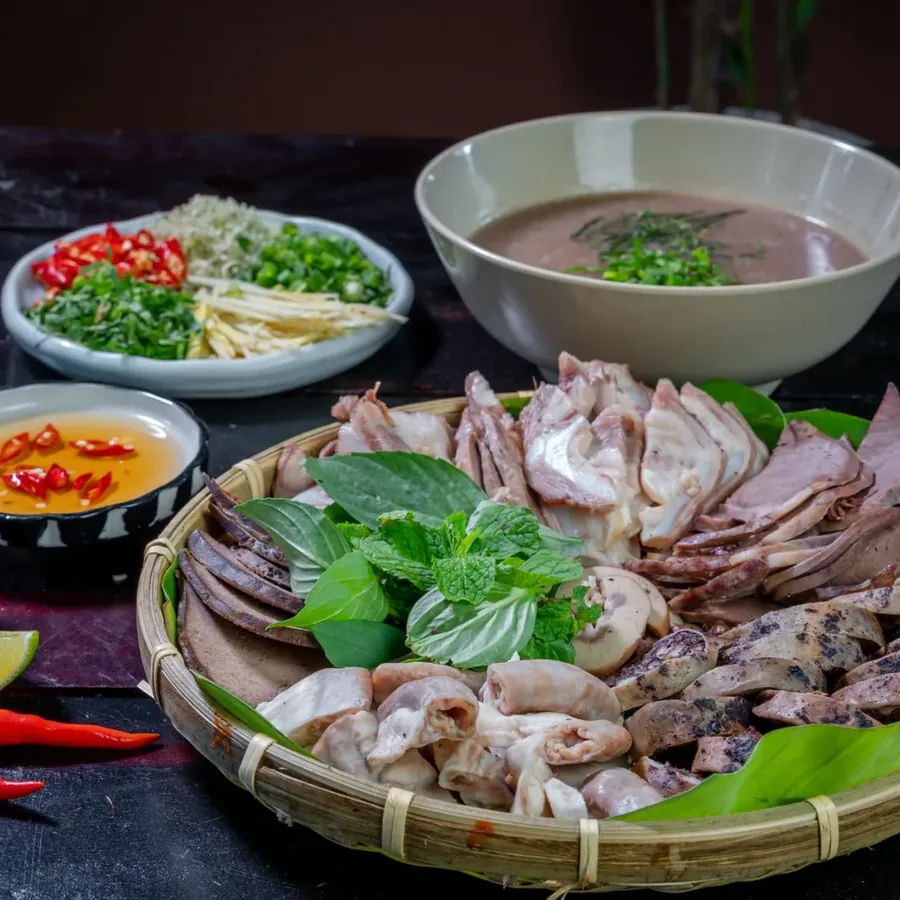 Bàn ăn gia đình
